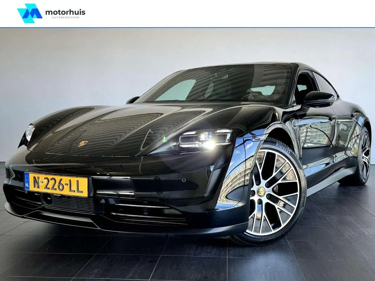 Photo 1 : Porsche Taycan 2021 Electric