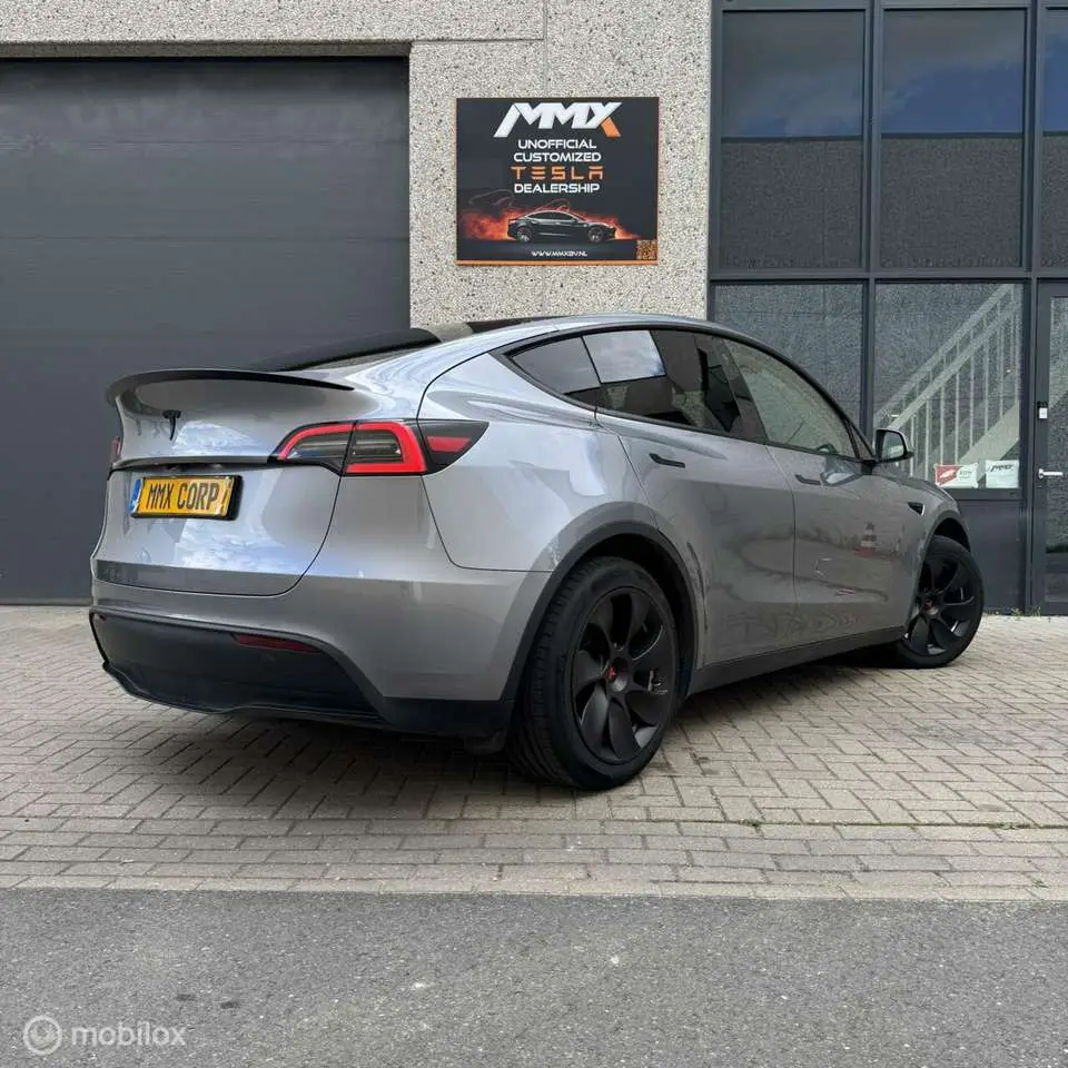 Photo 1 : Tesla Model Y 2023 Electric