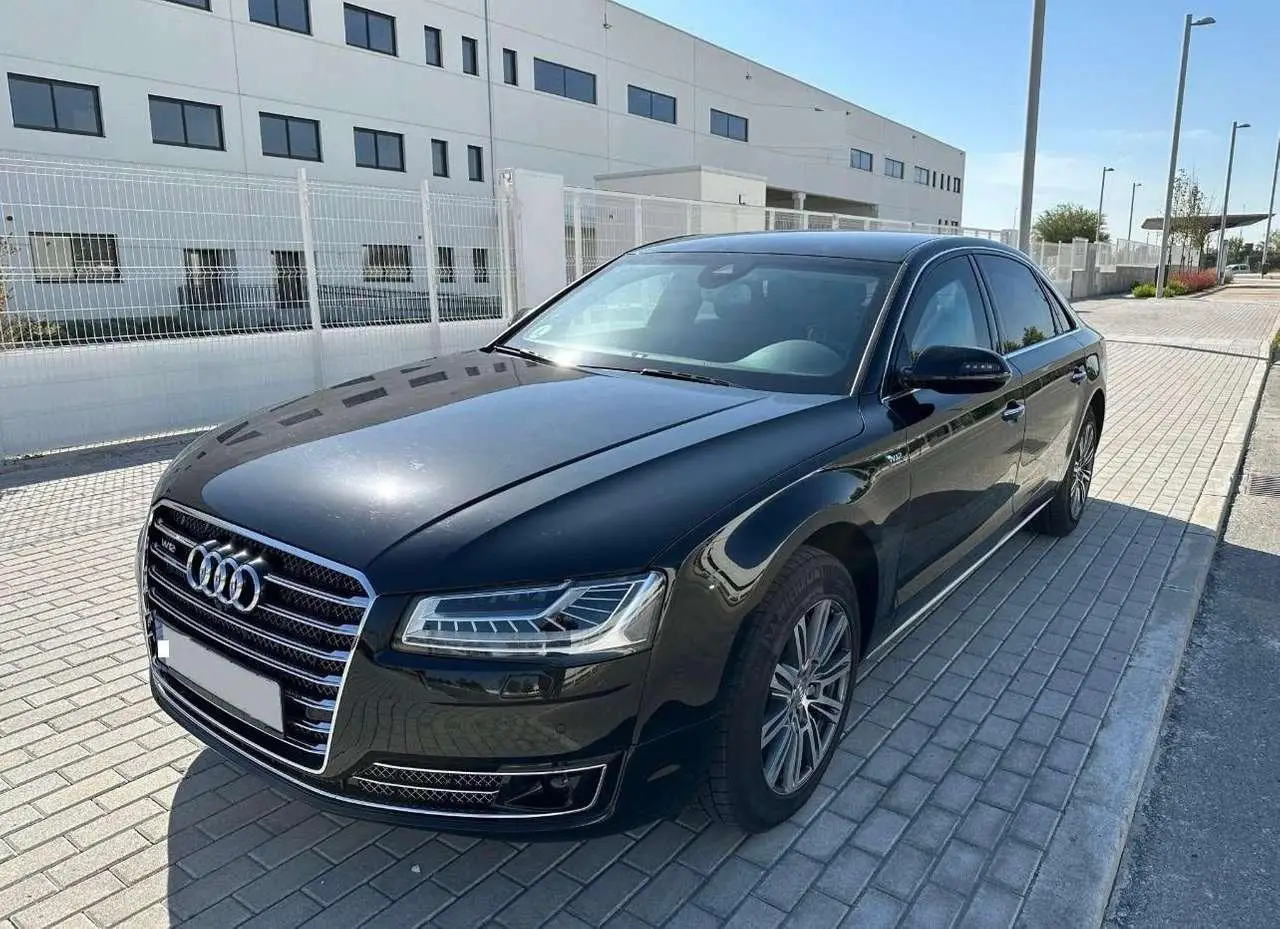 Photo 1 : Audi A8 2020 Essence