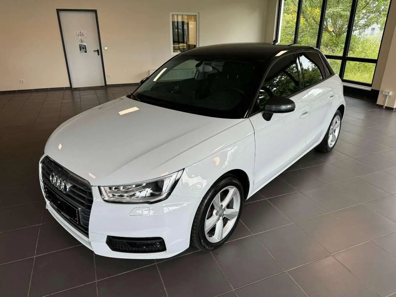 Photo 1 : Audi A1 2015 Petrol