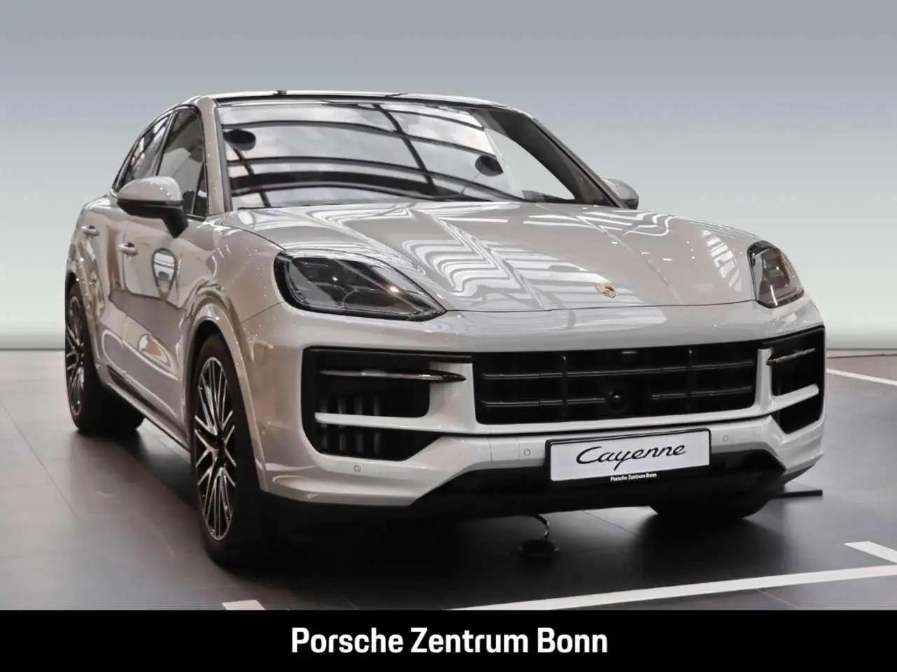 Photo 1 : Porsche Cayenne 2024 Essence