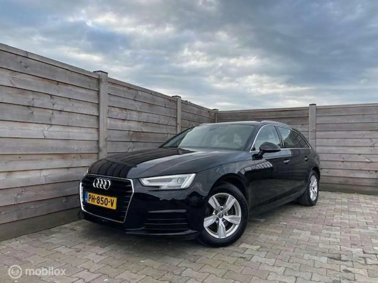 Photo 1 : Audi A4 2017 Petrol