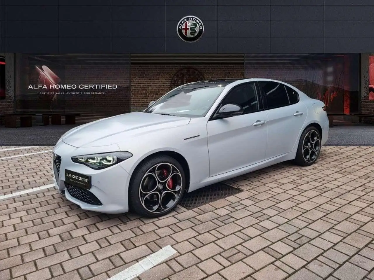 Photo 1 : Alfa Romeo Giulia 2023 Essence