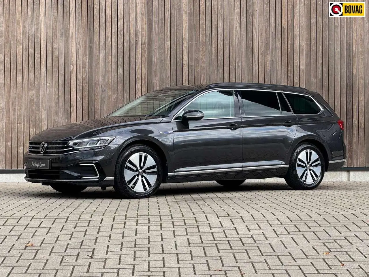 Photo 1 : Volkswagen Passat 2021 Hybride