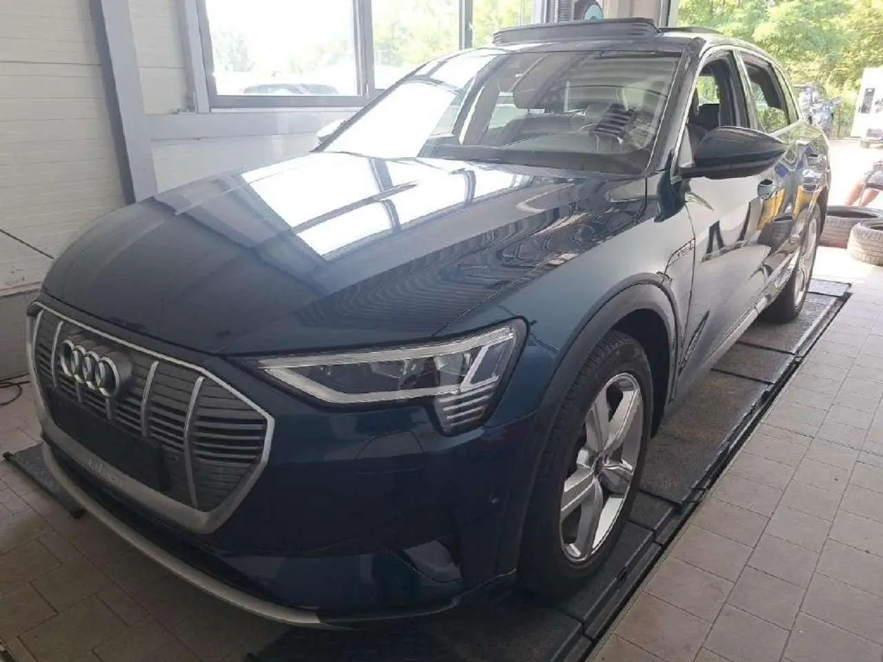 Photo 1 : Audi E-tron 2021 Électrique