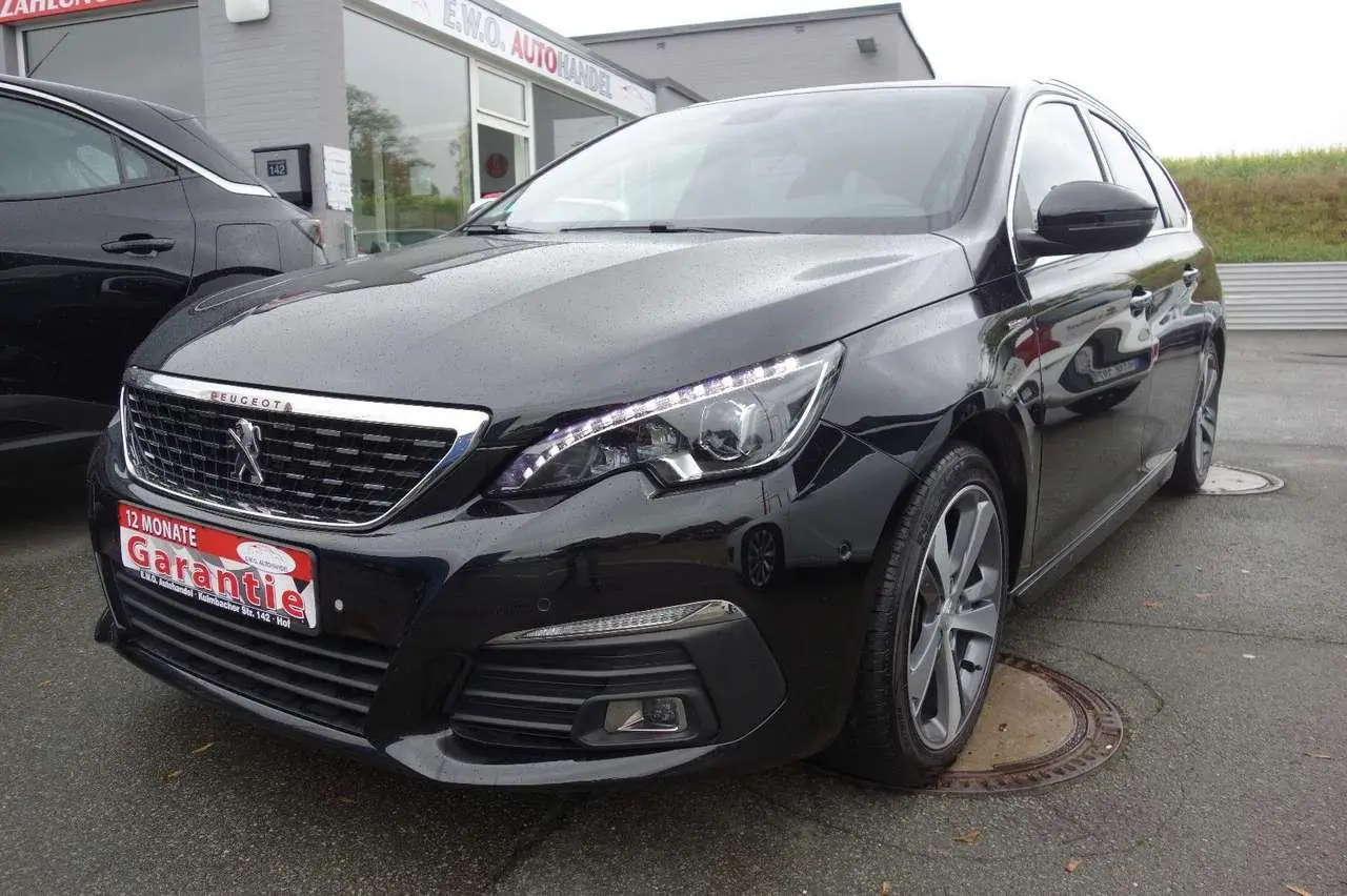 Photo 1 : Peugeot 308 2018 Petrol