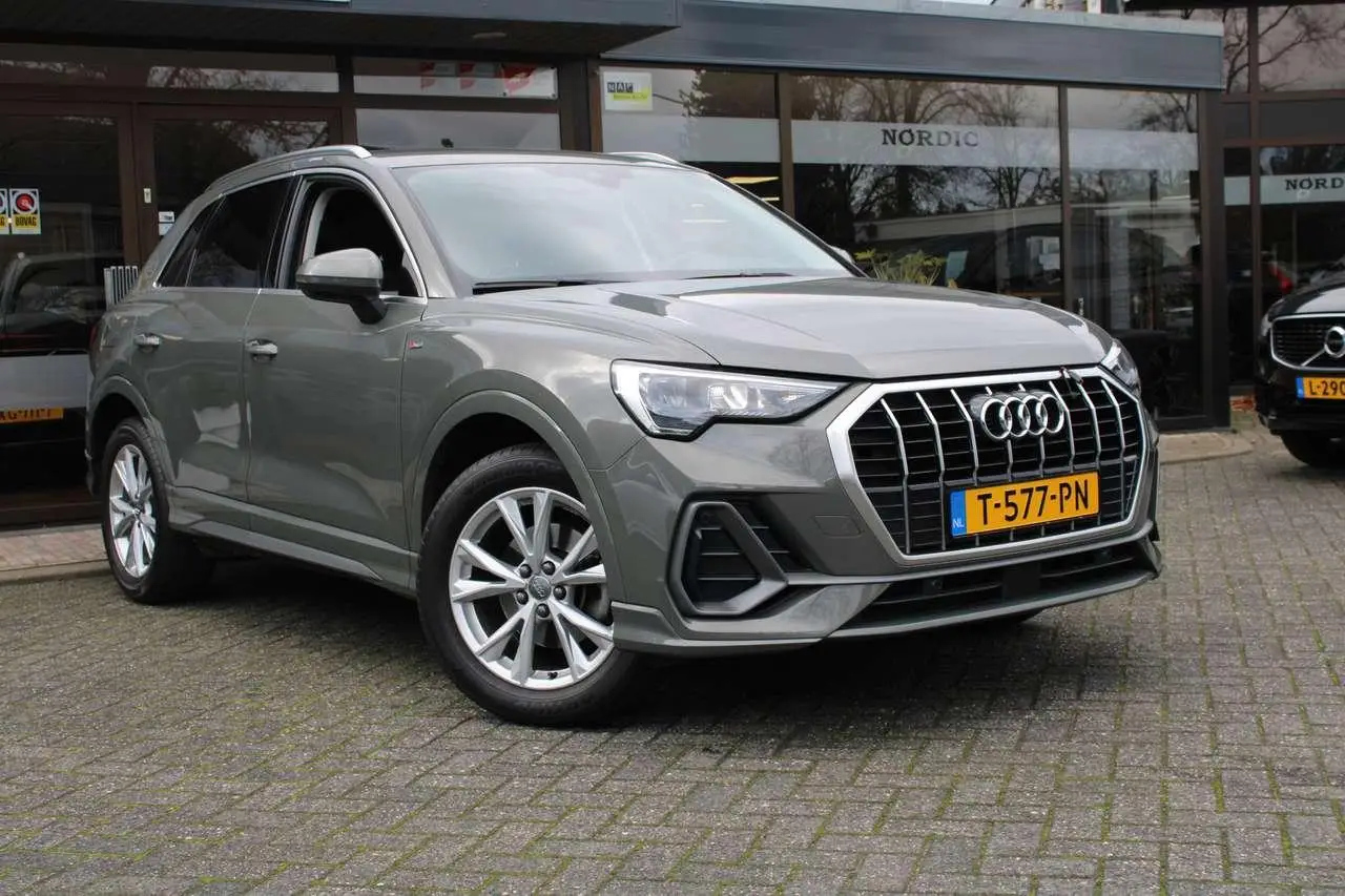 Photo 1 : Audi Q3 2019 Essence