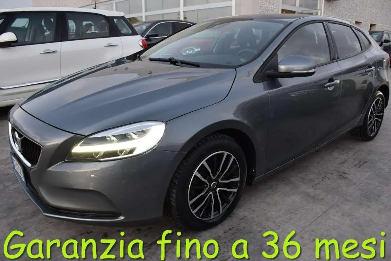 Photo 1 : Volvo V40 2018 Diesel