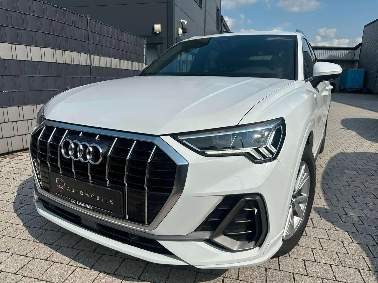 Photo 1 : Audi Q3 2018 Petrol