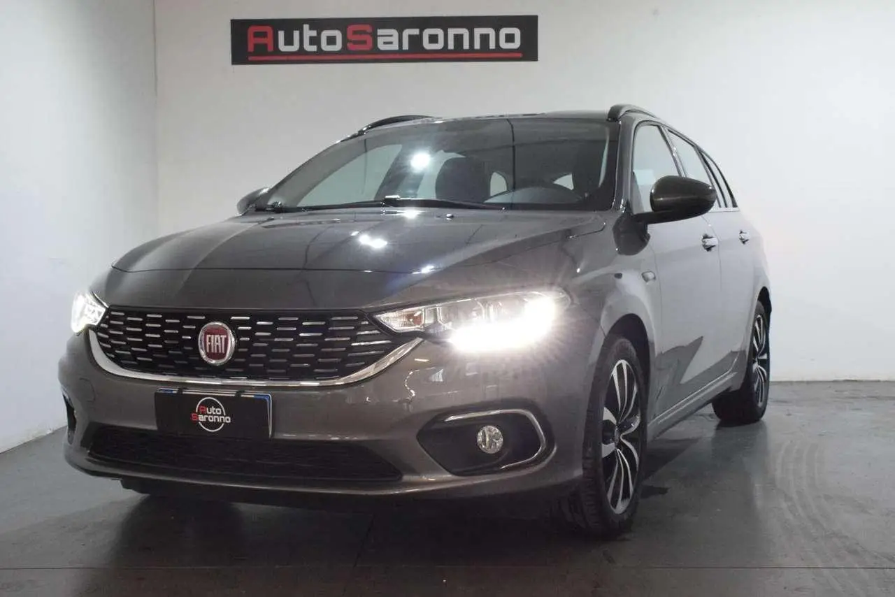 Photo 1 : Fiat Tipo 2016 Petrol