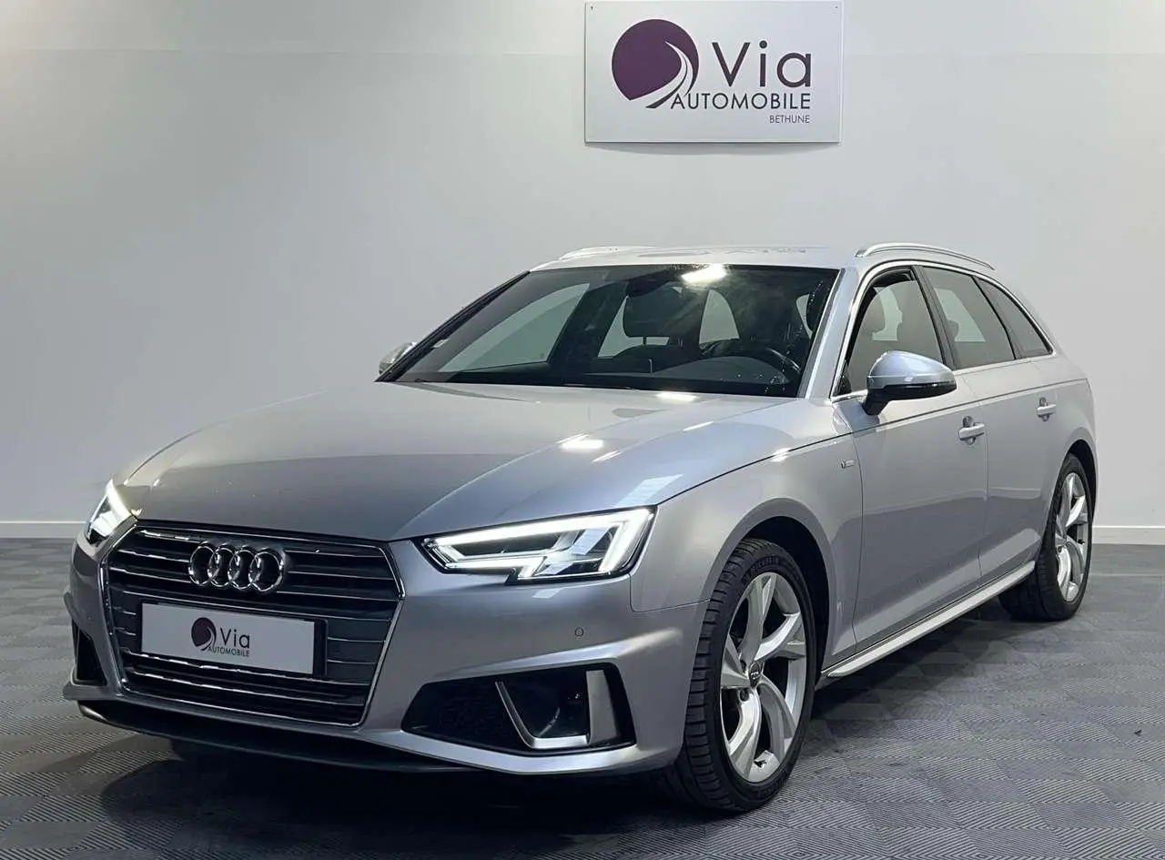 Photo 1 : Audi A4 2019 Essence