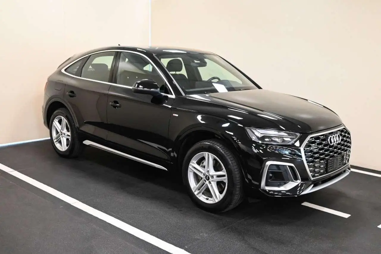 Photo 1 : Audi Q5 2022 Hybrid