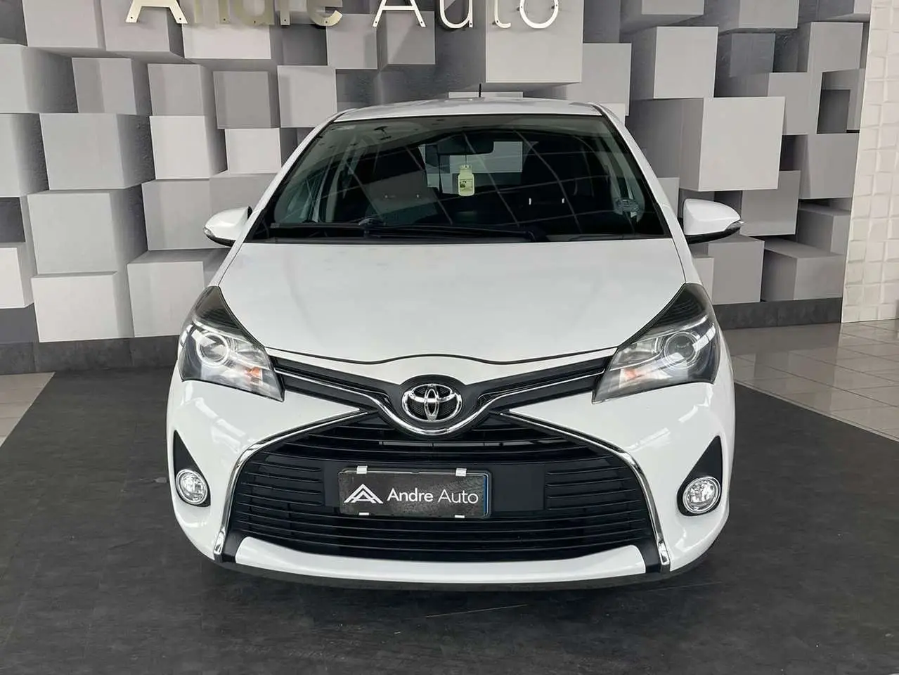 Photo 1 : Toyota Yaris 2016 Petrol