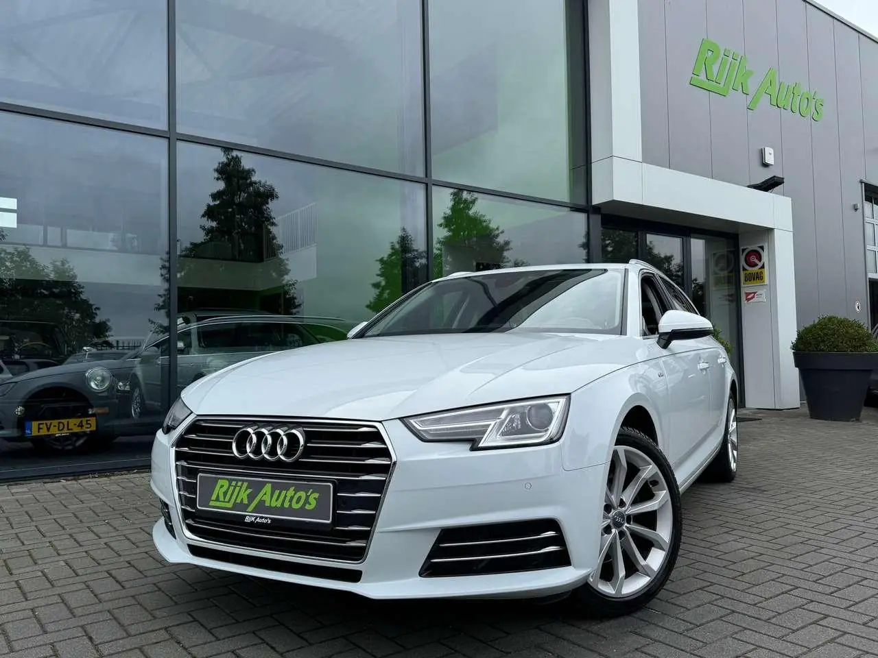 Photo 1 : Audi A4 2017 Petrol