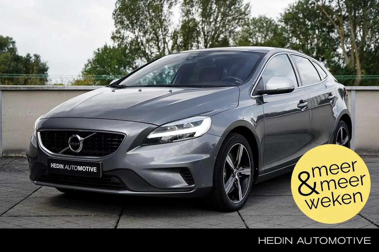 Photo 1 : Volvo V40 2020 Essence