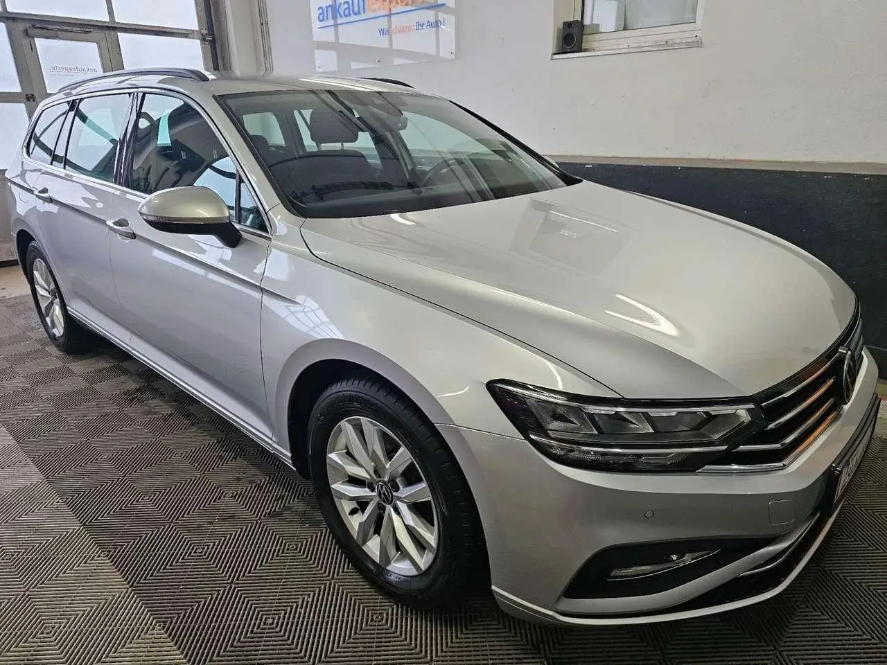 Photo 1 : Volkswagen Passat 2021 Essence