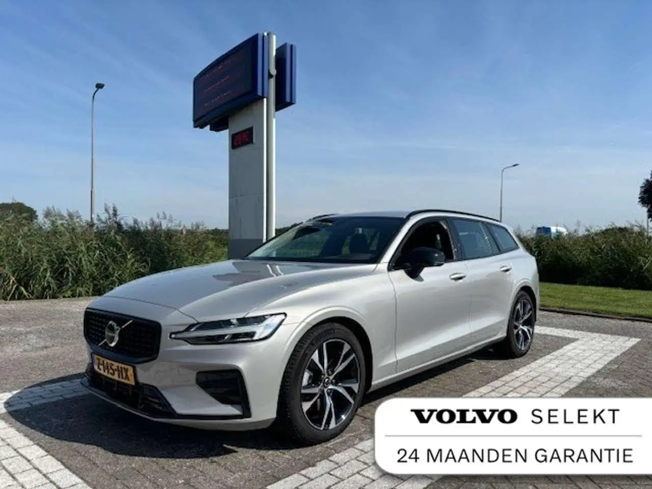 Photo 1 : Volvo V60 2024 Petrol