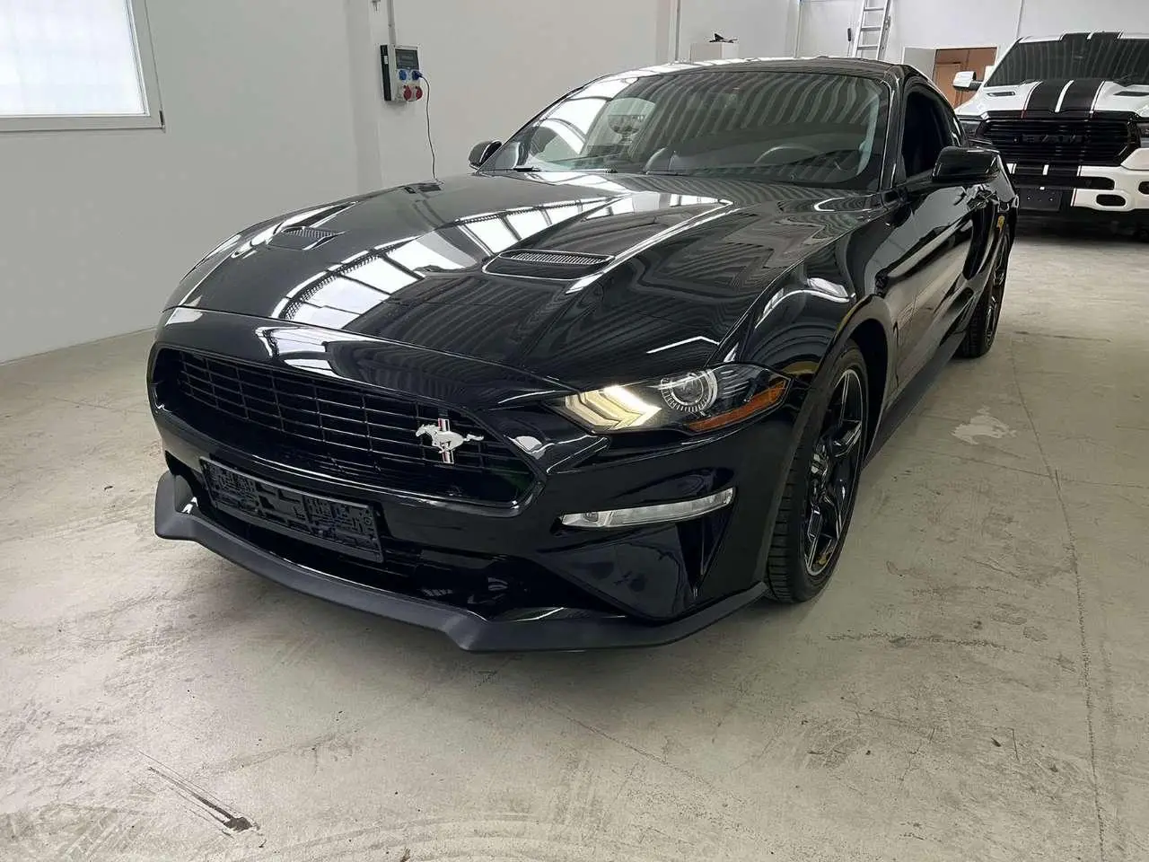 Photo 1 : Ford Mustang 2018 Petrol