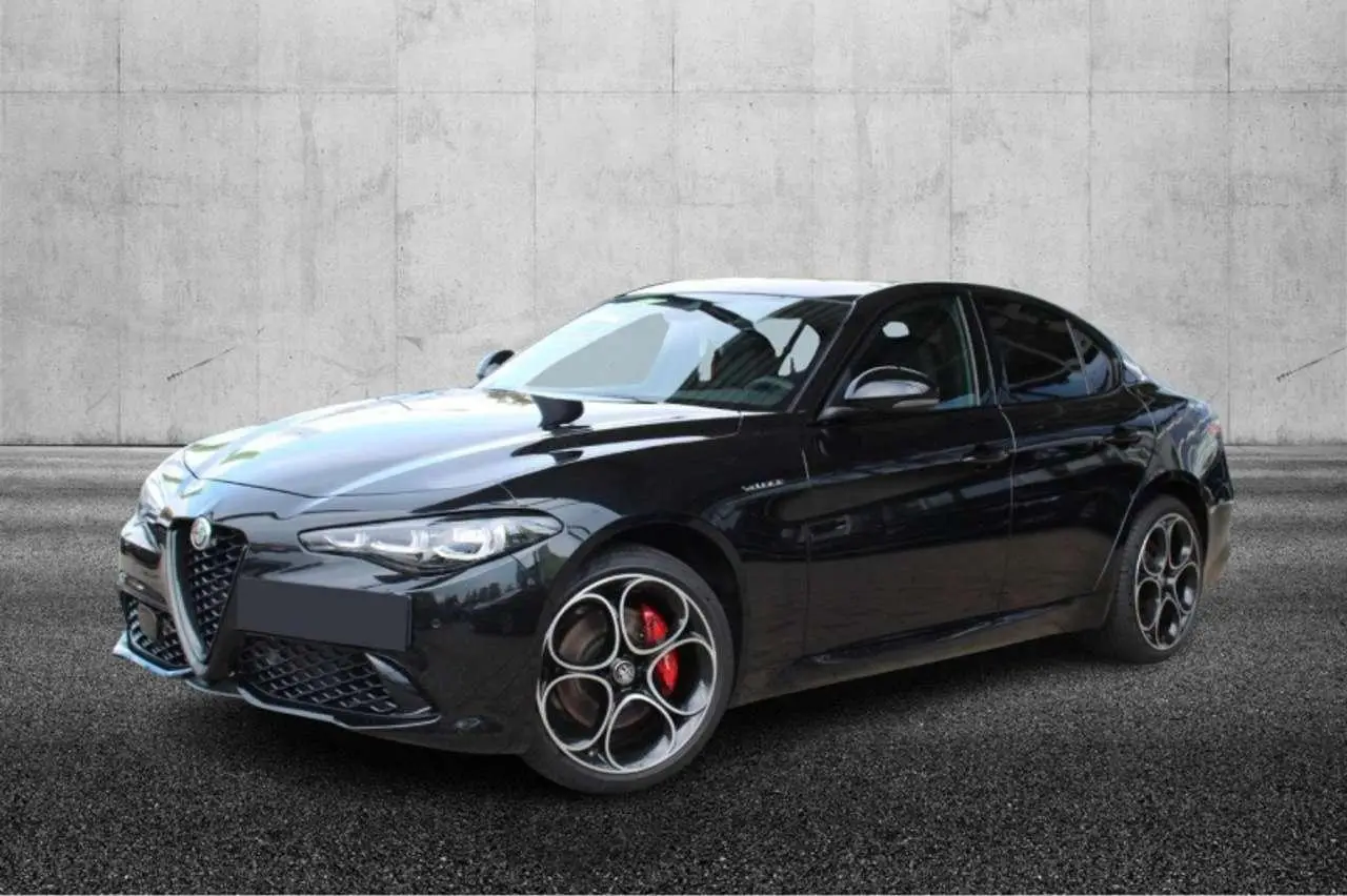 Photo 1 : Alfa Romeo Giulia 2024 Essence