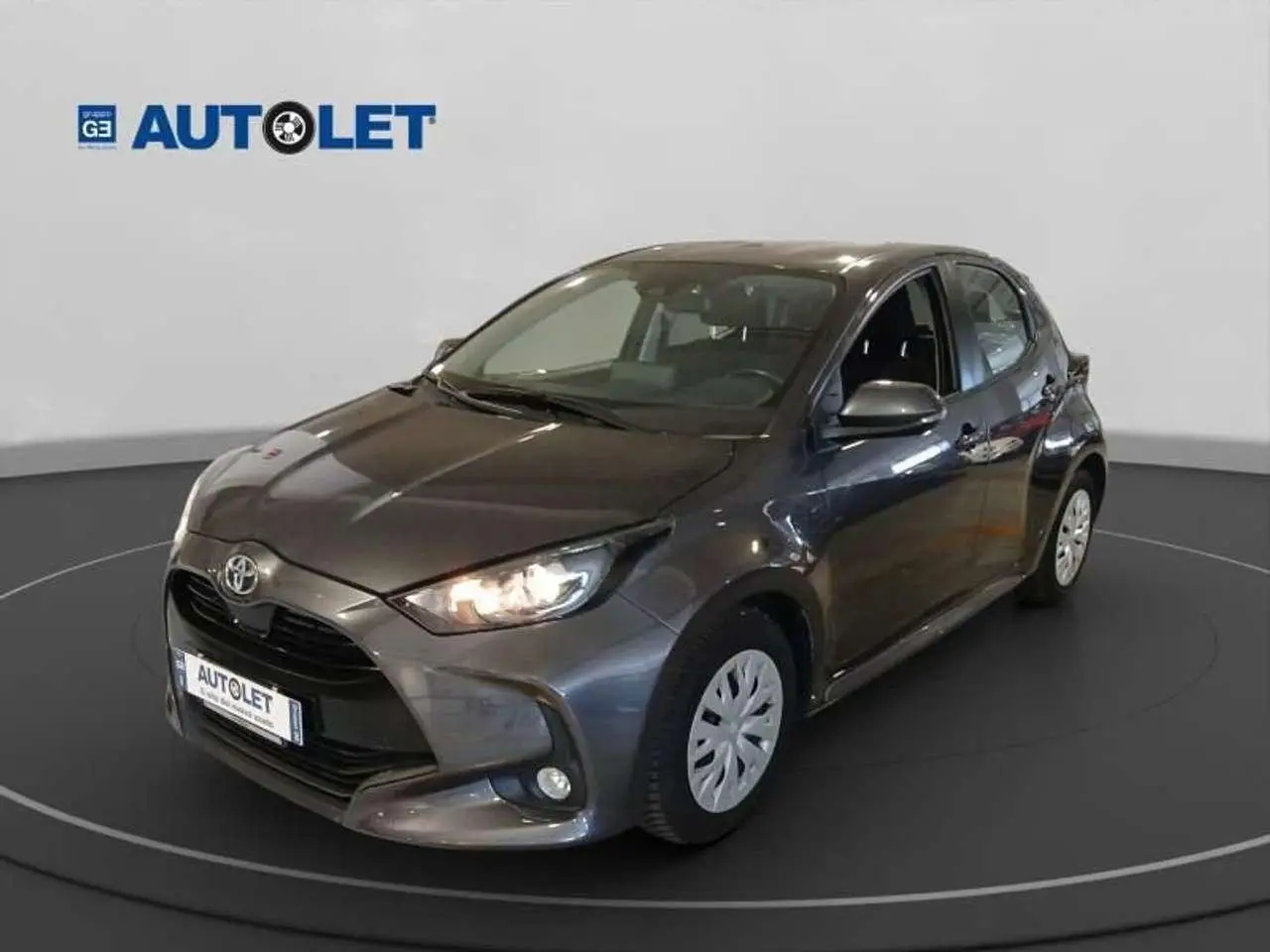 Photo 1 : Toyota Yaris 2021 Petrol