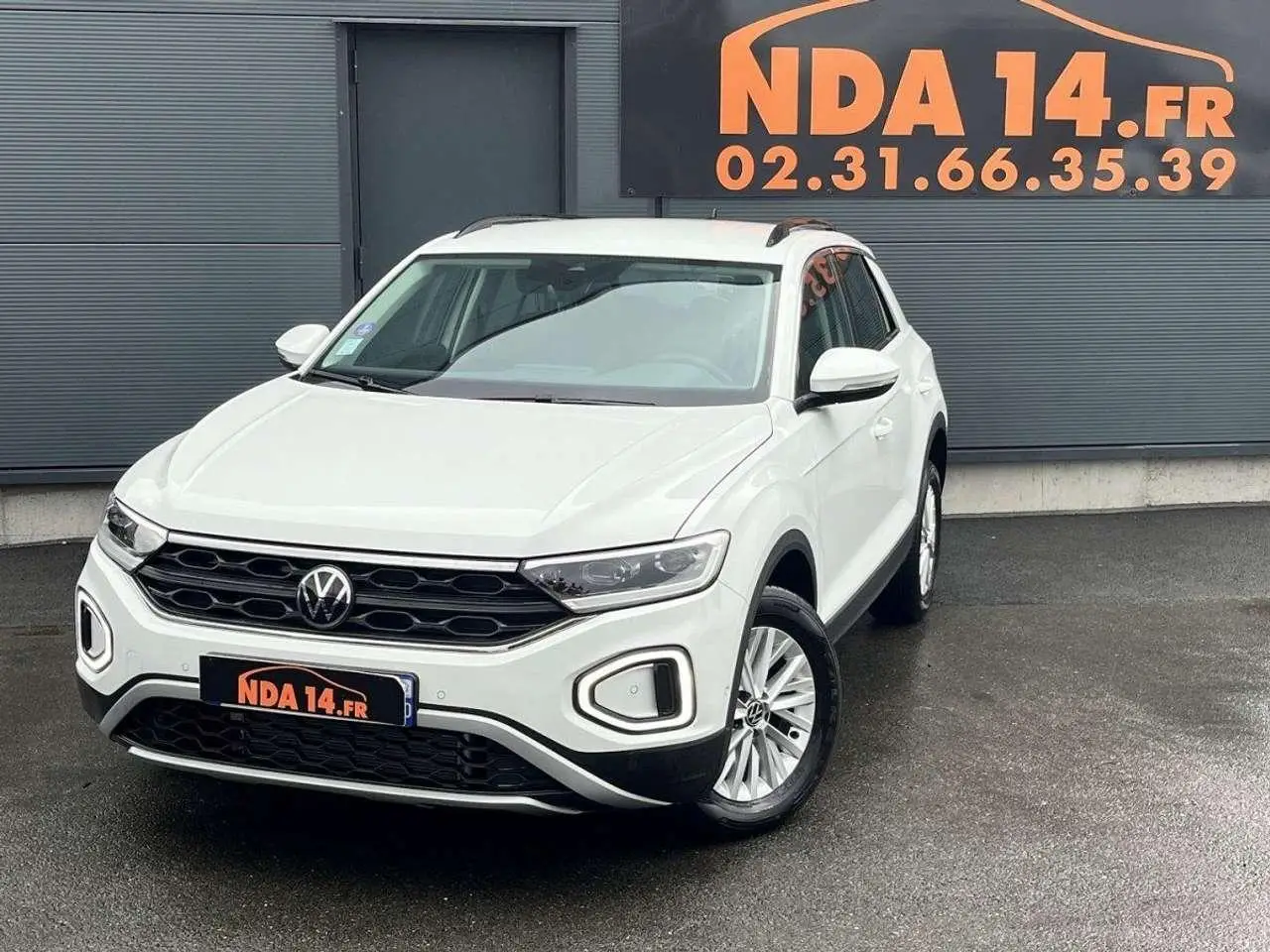 Photo 1 : Volkswagen T-roc 2023 Petrol