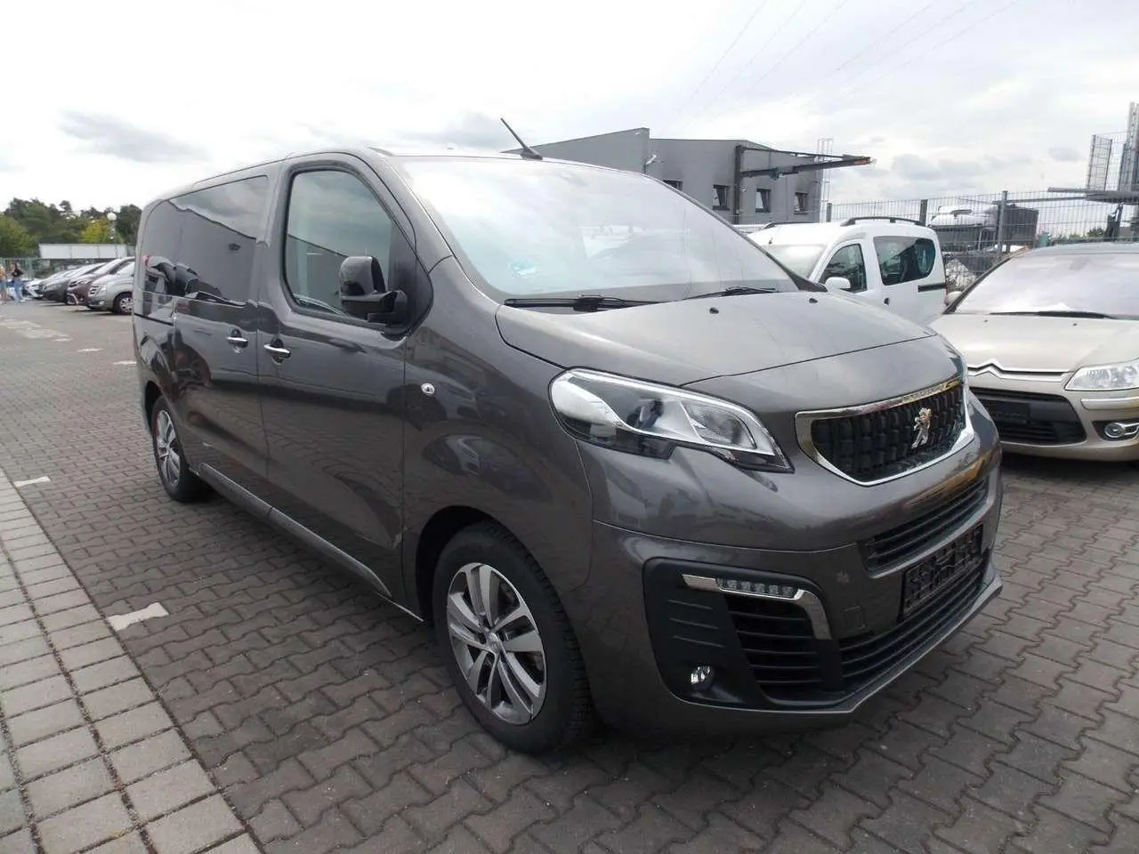 Photo 1 : Peugeot Traveller 2023 Diesel