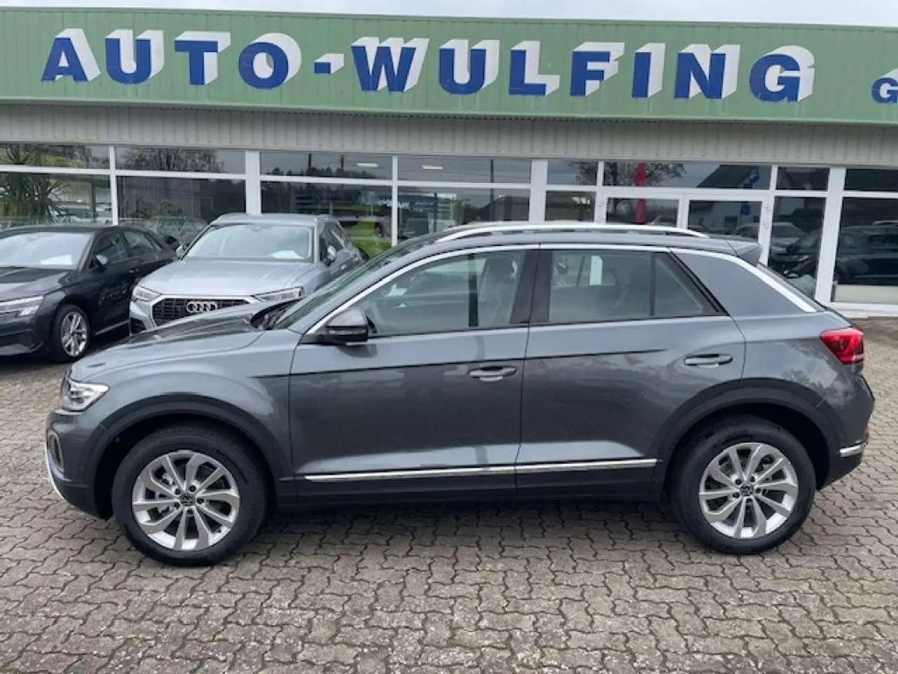 Photo 1 : Volkswagen T-roc 2024 Essence