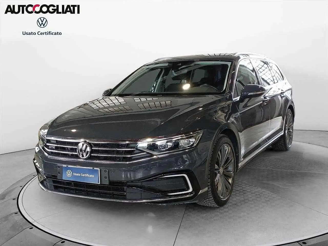 Photo 1 : Volkswagen Passat 2019 Hybrid