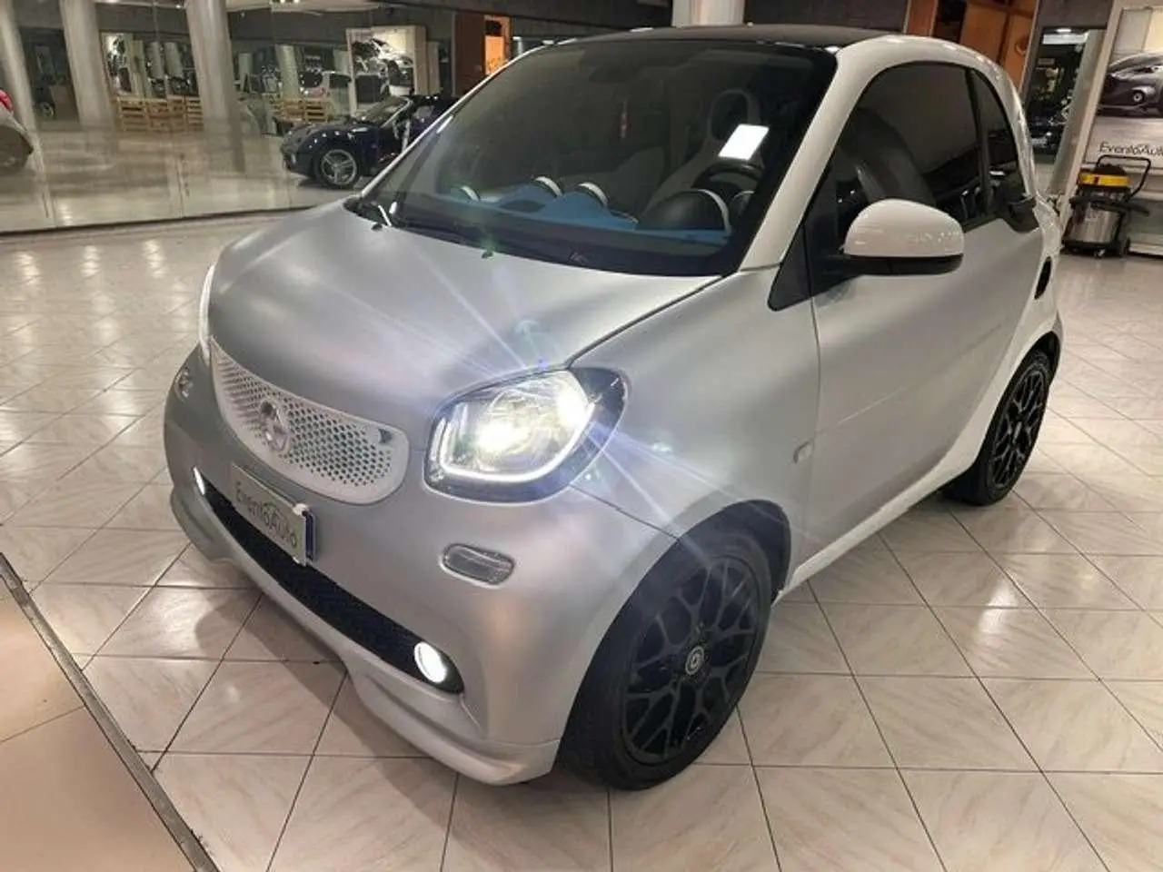 Photo 1 : Smart Fortwo 2016 Petrol