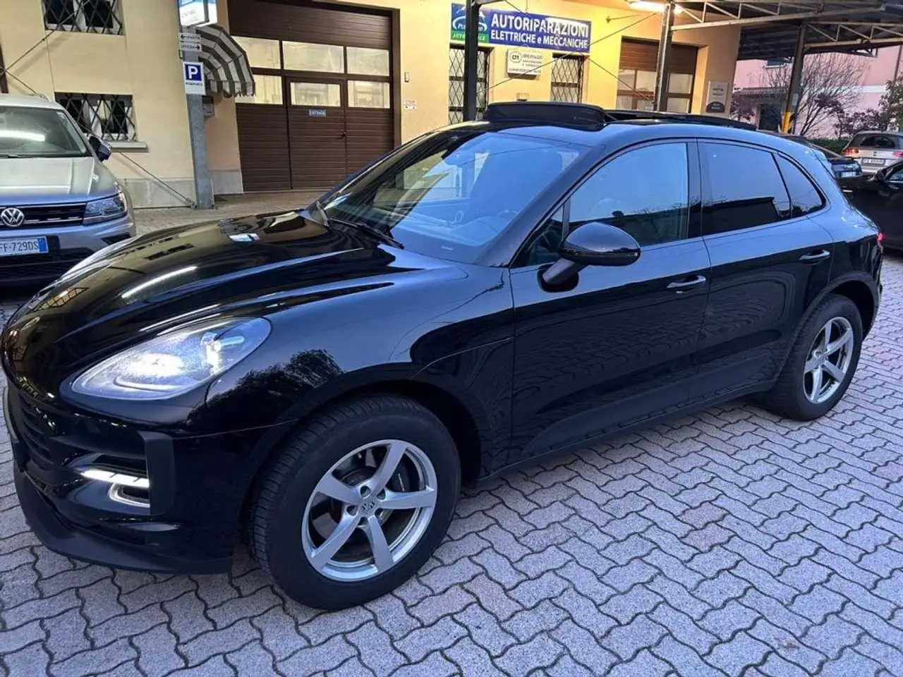 Photo 1 : Porsche Macan 2021 Petrol