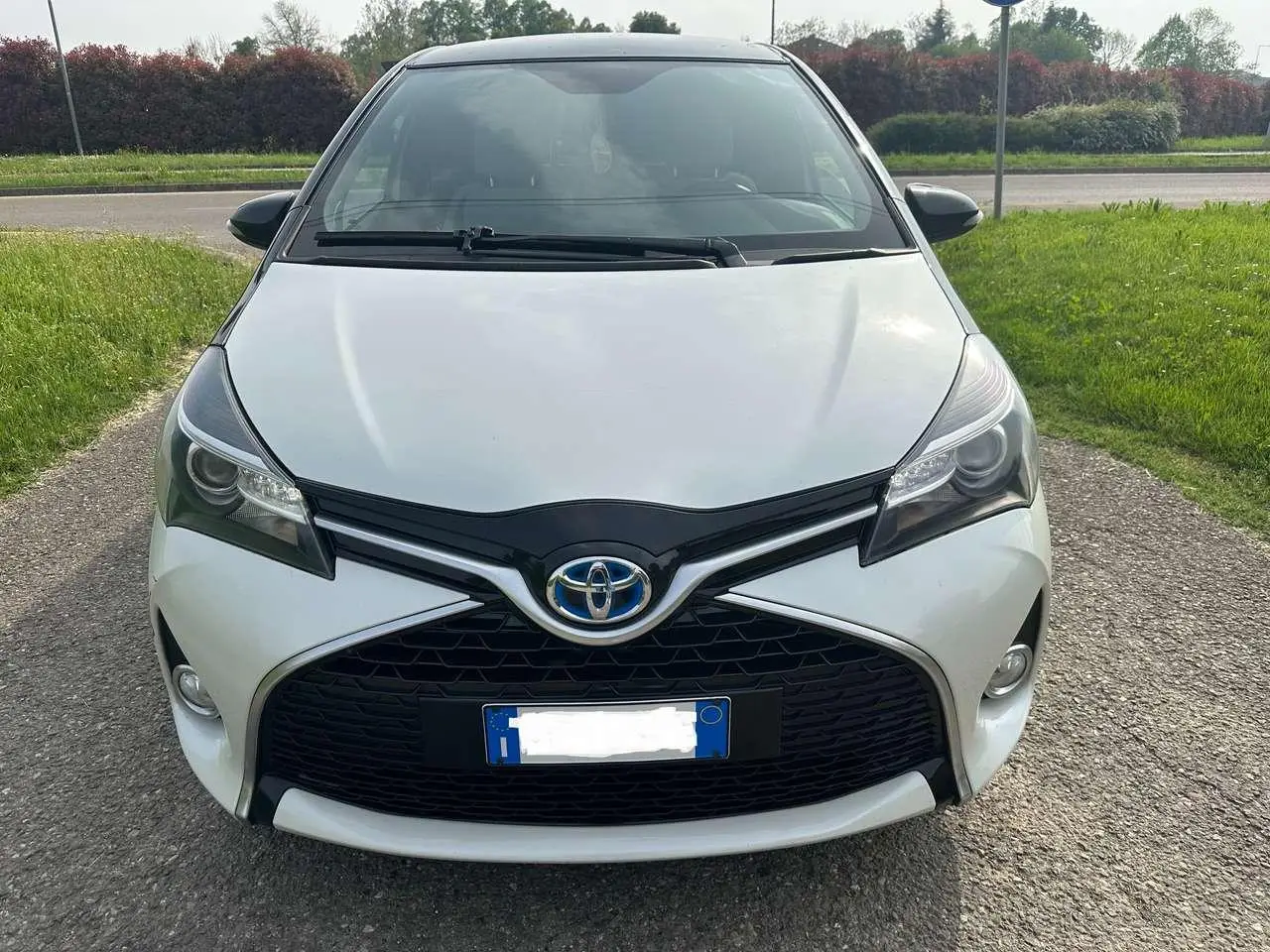 Photo 1 : Toyota Yaris 2016 Hybrid