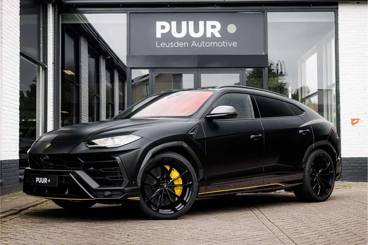 Photo 1 : Lamborghini Urus 2019 Petrol