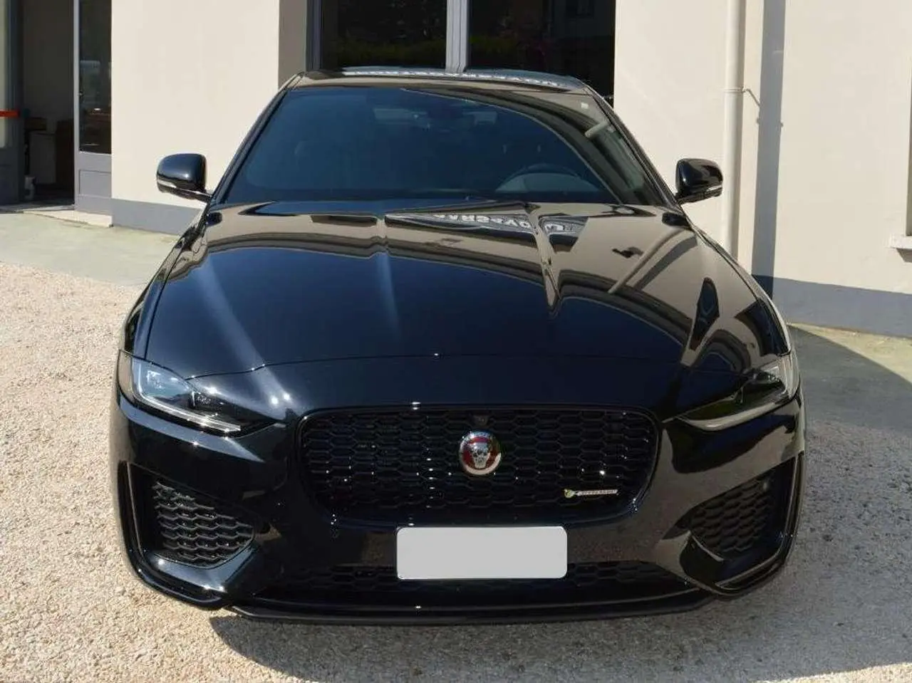 Photo 1 : Jaguar Xe 2021 Hybrid