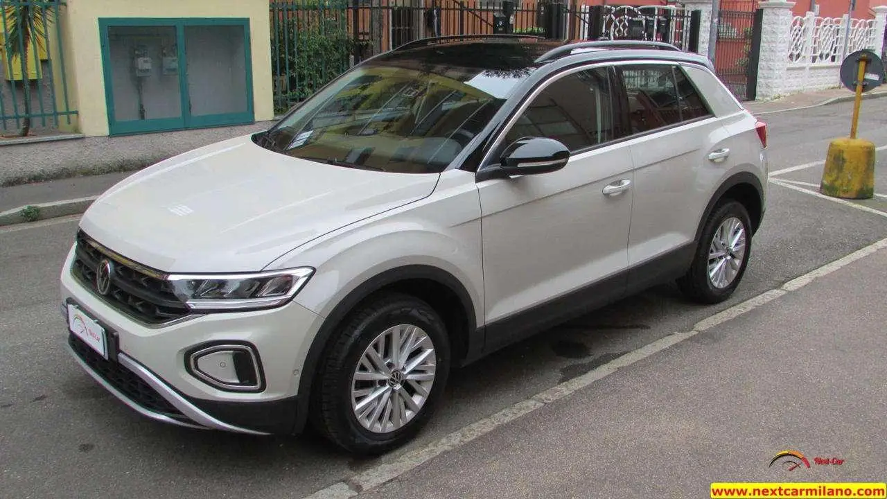 Photo 1 : Volkswagen T-roc 2022 Essence