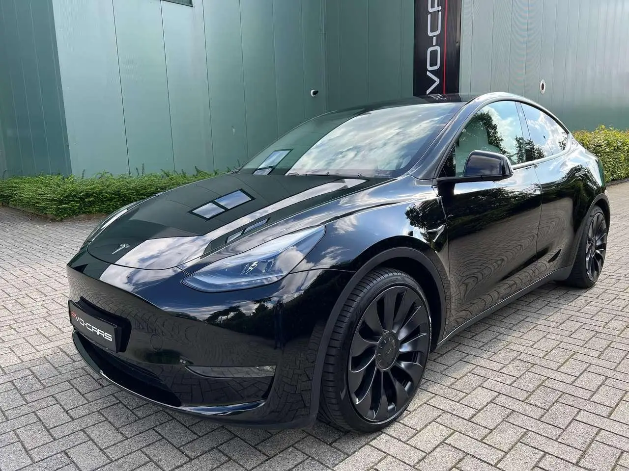 Photo 1 : Tesla Model Y 2023 Électrique