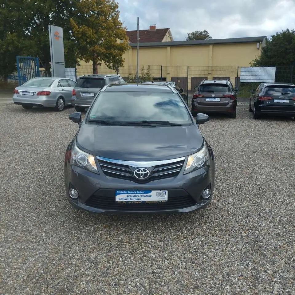 Photo 1 : Toyota Avensis 2015 Essence