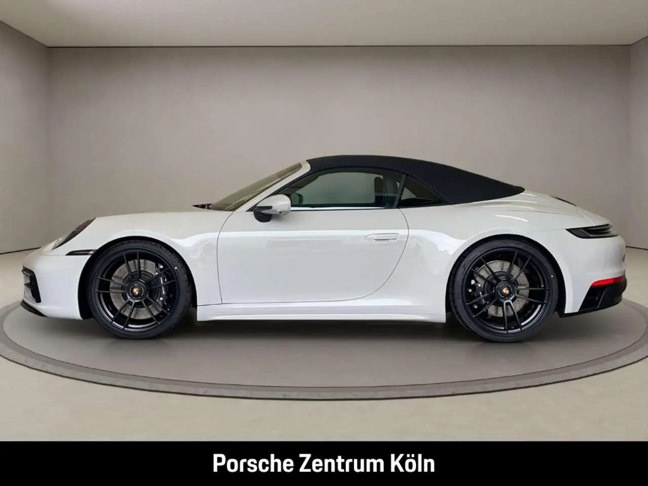 Photo 1 : Porsche 992 2024 Essence