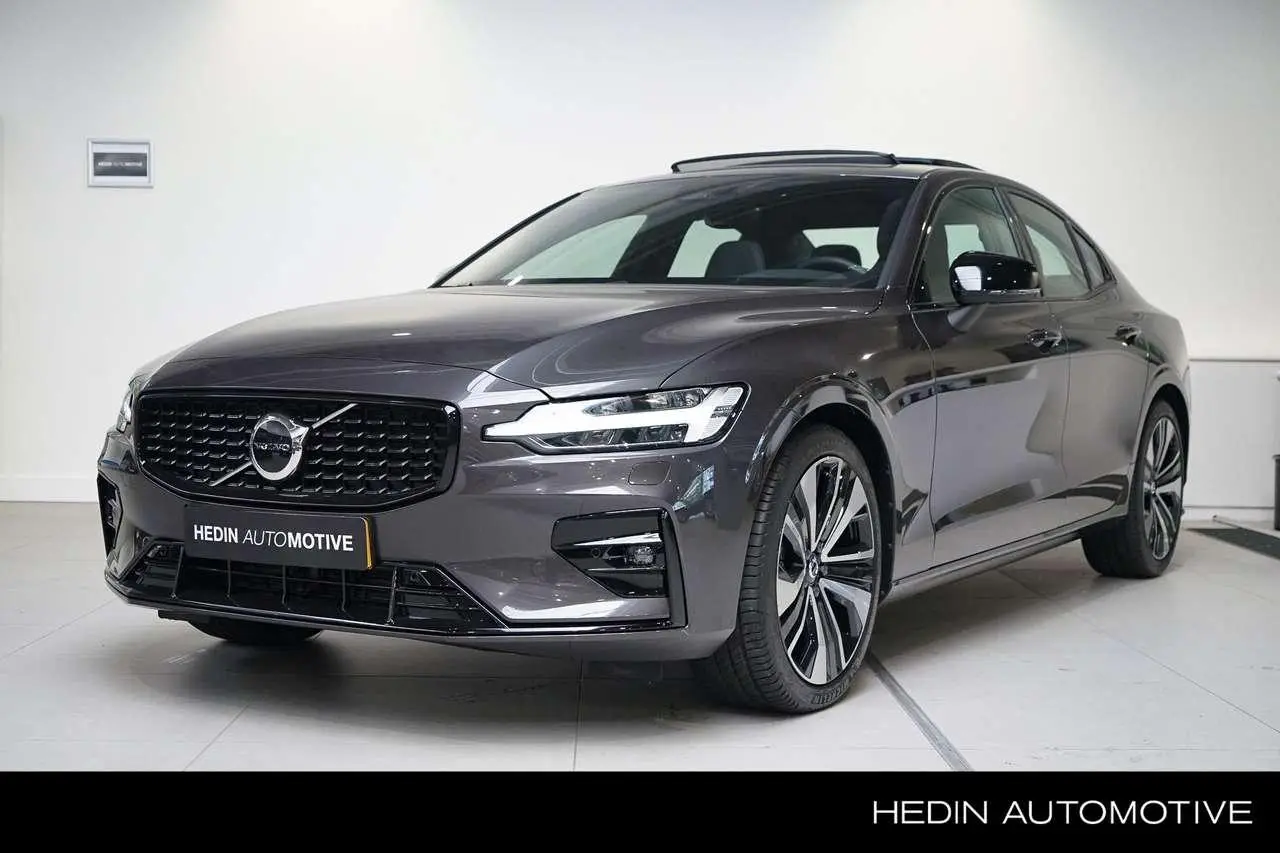 Photo 1 : Volvo S60 2023 Hybrid