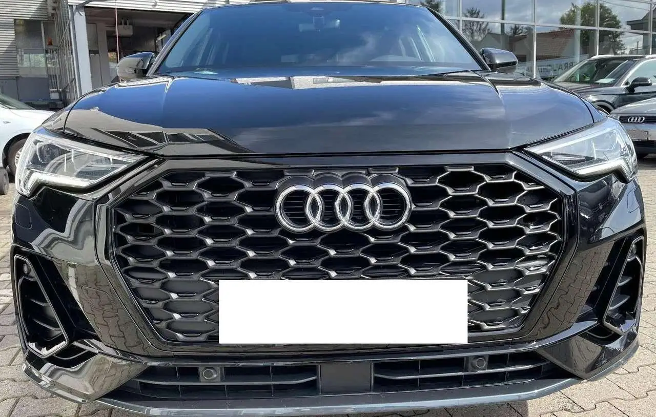 Photo 1 : Audi Q3 2023 Essence