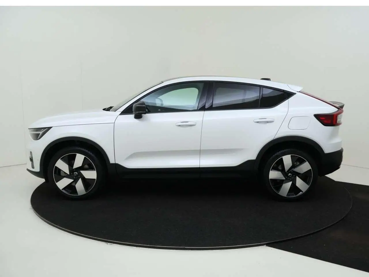 Photo 1 : Volvo C40 2023 Electric