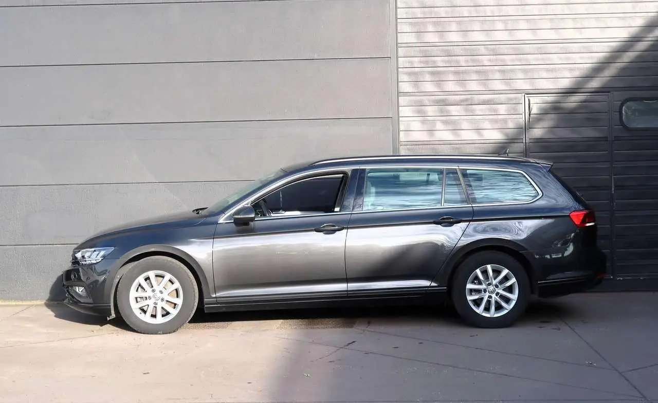 Photo 1 : Volkswagen Passat 2020 Essence