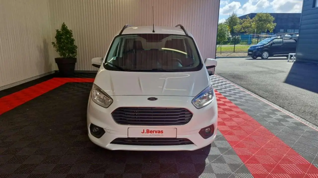 Photo 1 : Ford Tourneo 2019 Essence