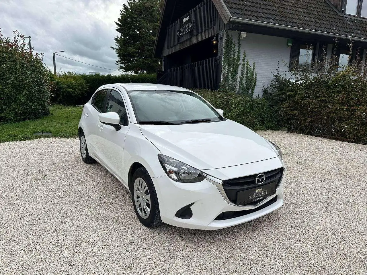 Photo 1 : Mazda 2 2016 Petrol