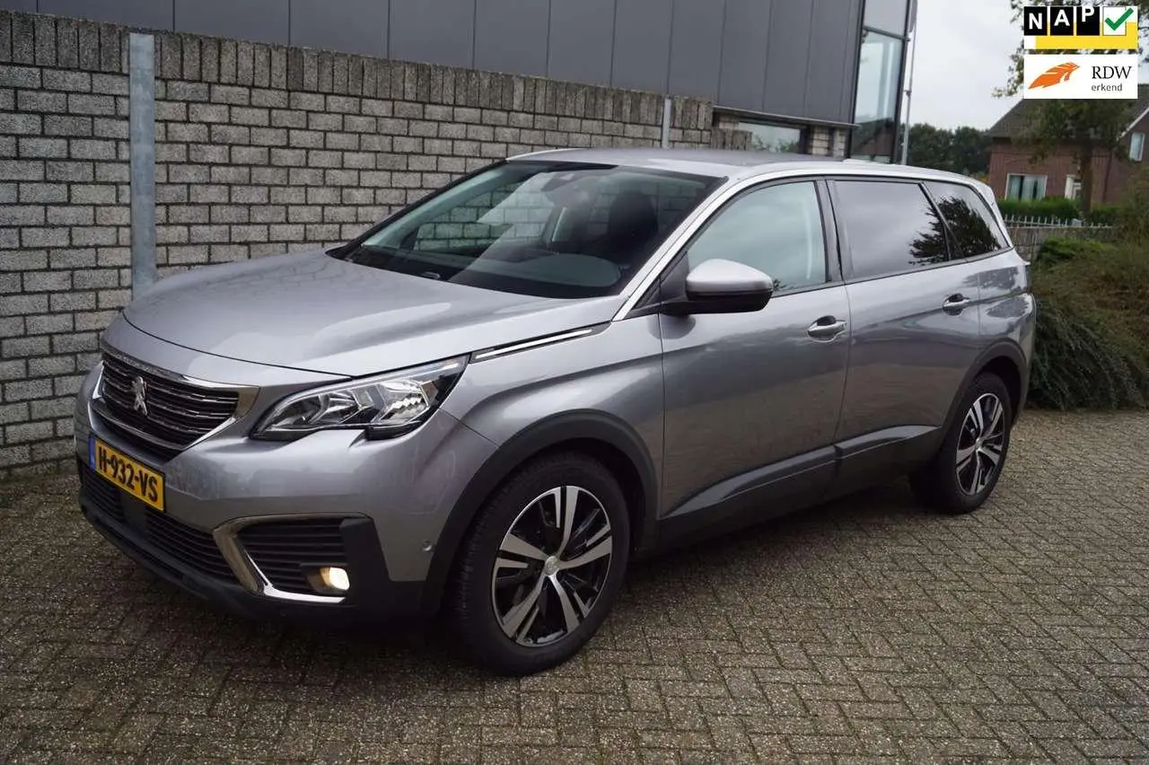 Photo 1 : Peugeot 5008 2019 Petrol