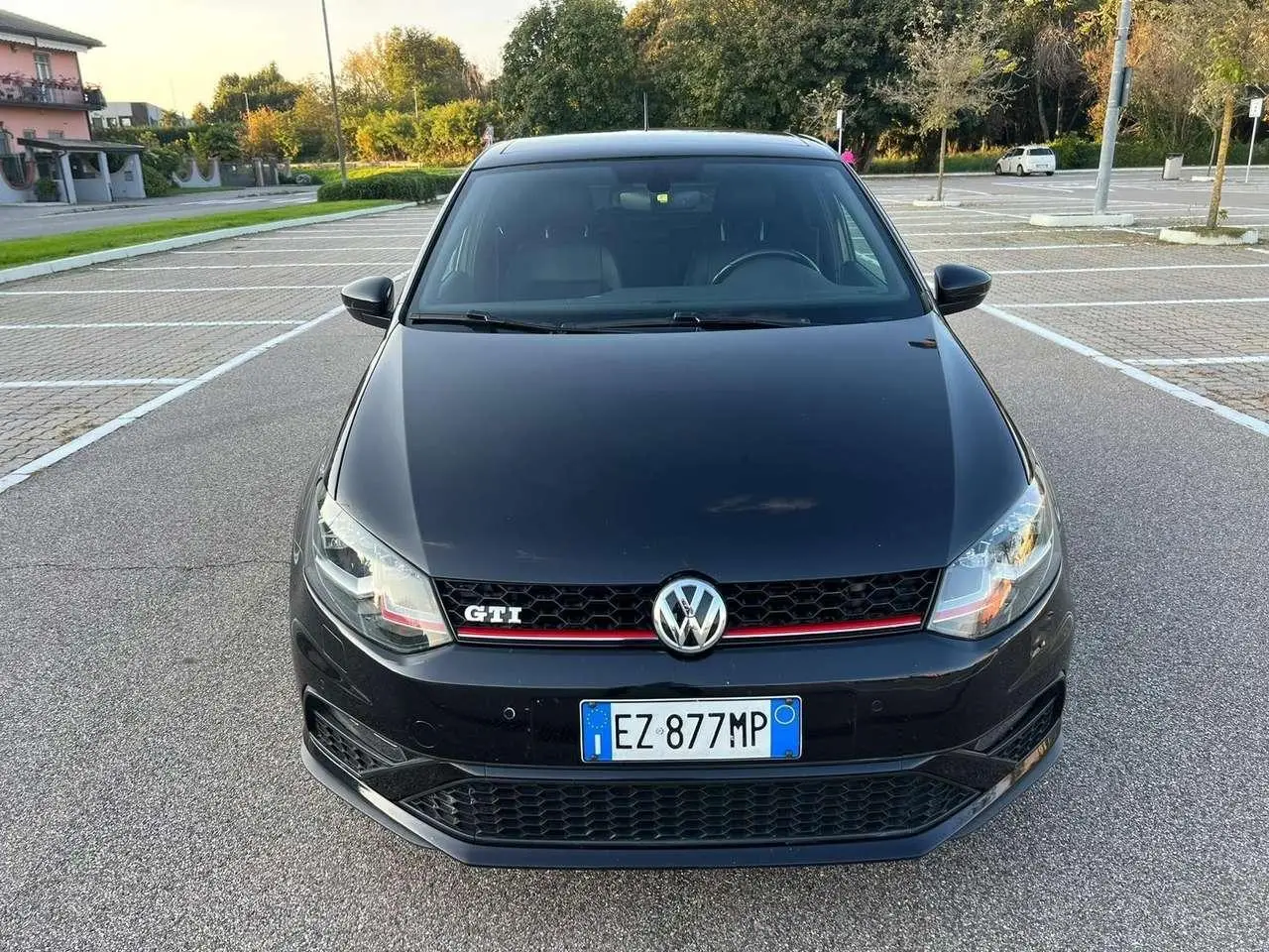 Photo 1 : Volkswagen Polo 2015 Petrol