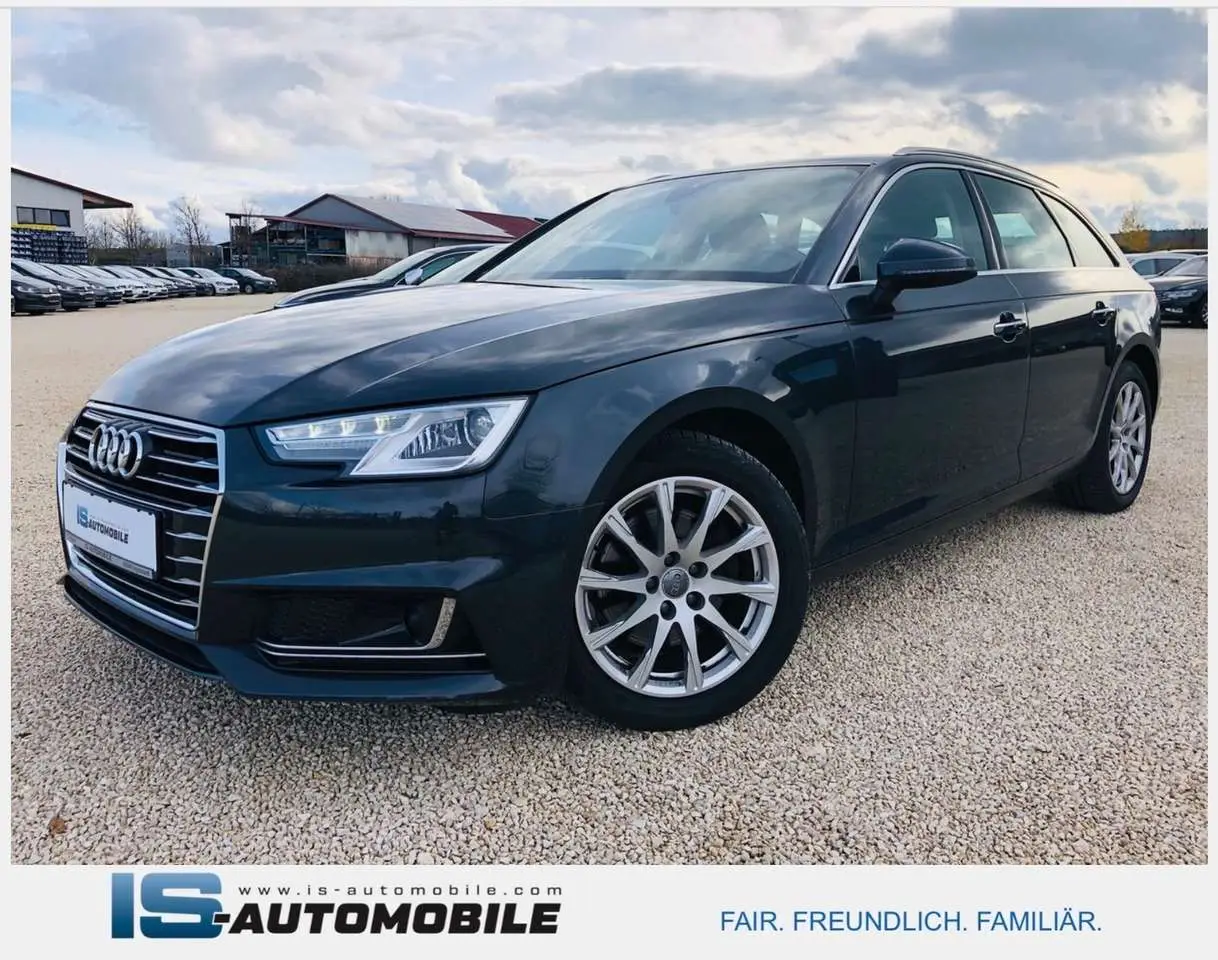 Photo 1 : Audi A4 2019 Hybrid