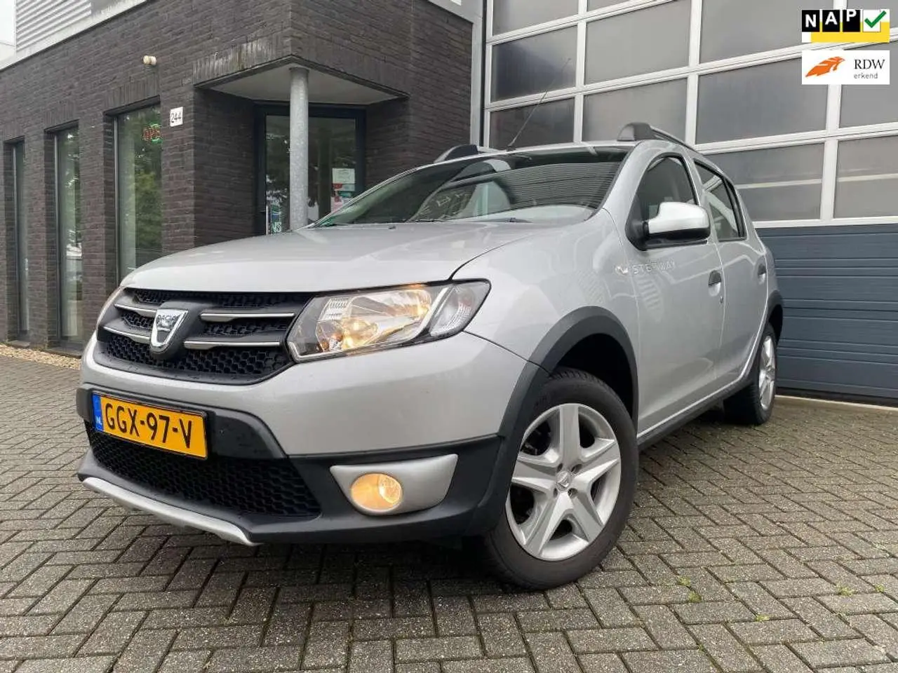 Photo 1 : Dacia Sandero 2015 Petrol