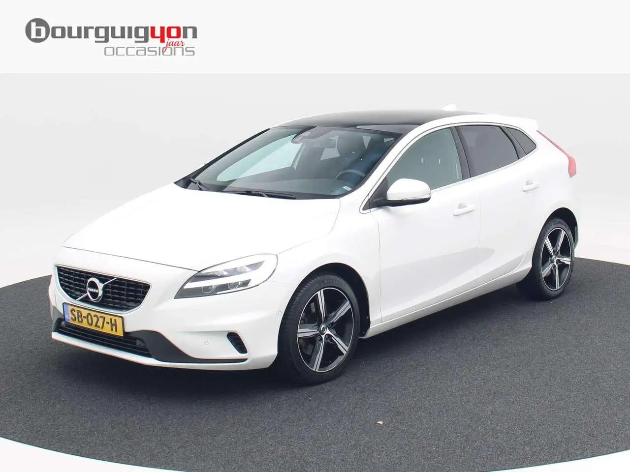 Photo 1 : Volvo V40 2018 Petrol