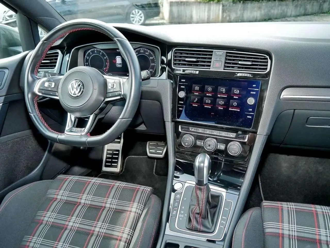 Photo 1 : Volkswagen Golf 2019 Essence