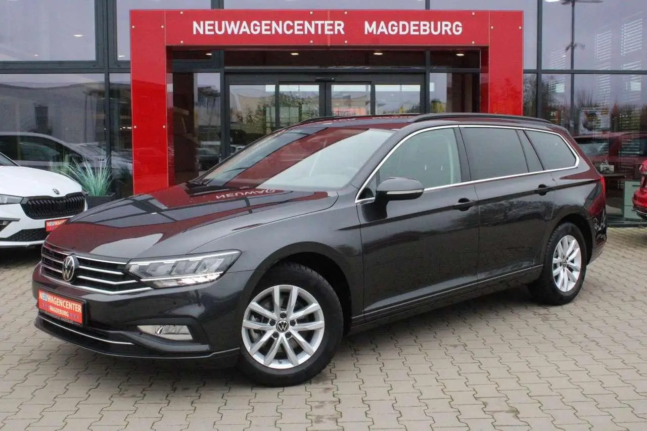 Photo 1 : Volkswagen Passat 2024 Essence